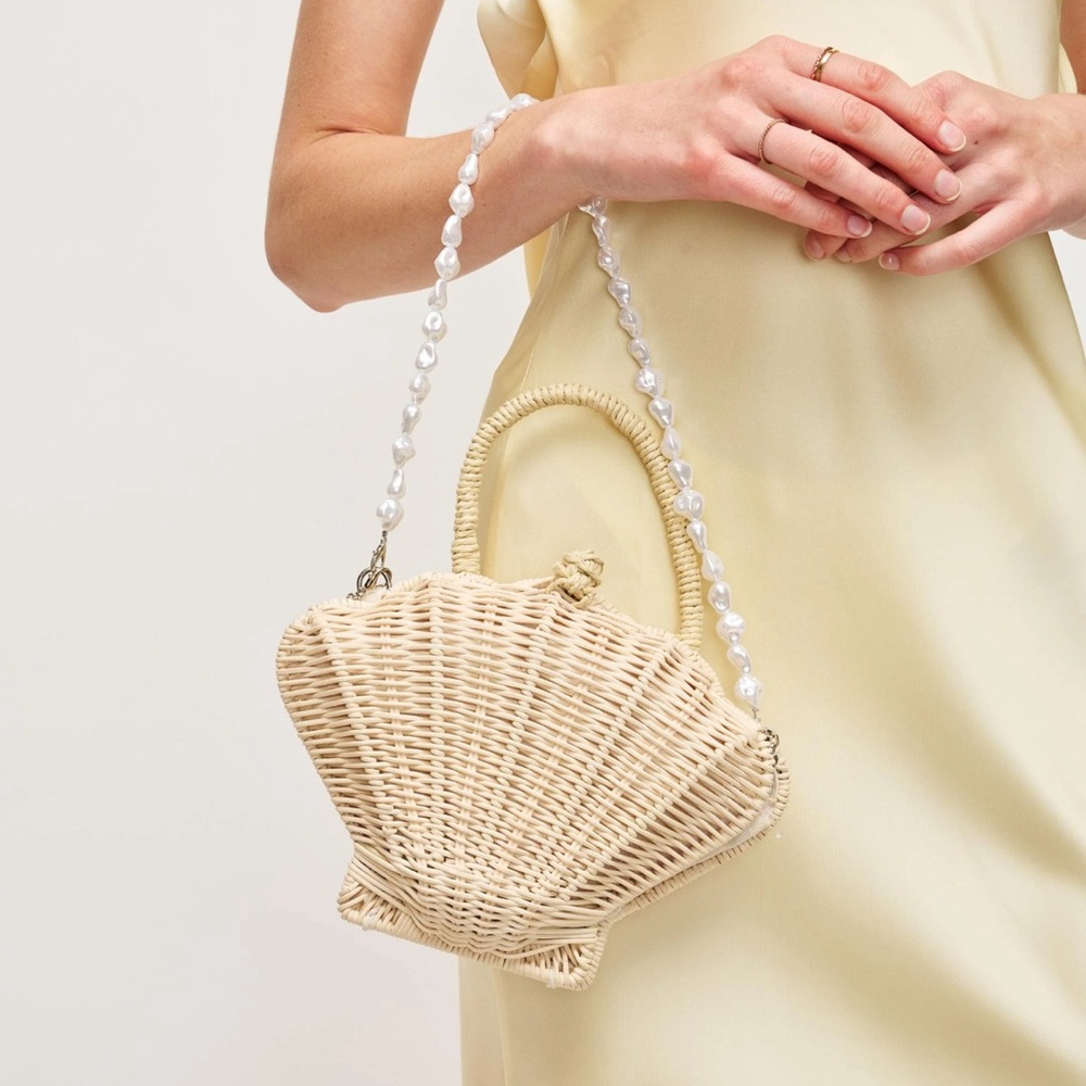 NWT Urban Expressions Shell-Shaped Woven Bag with Pearl Strap